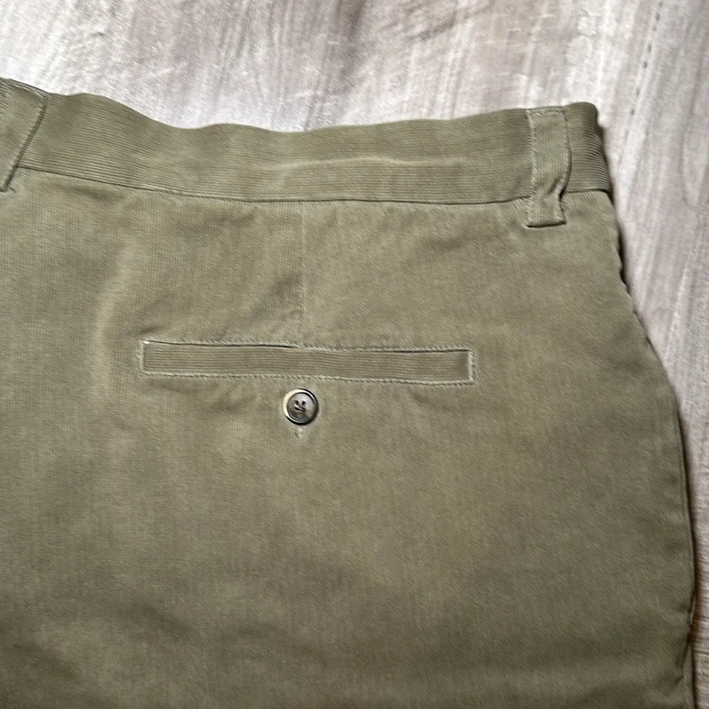 Tommy Bahama Silk Pleated Shorts - 40